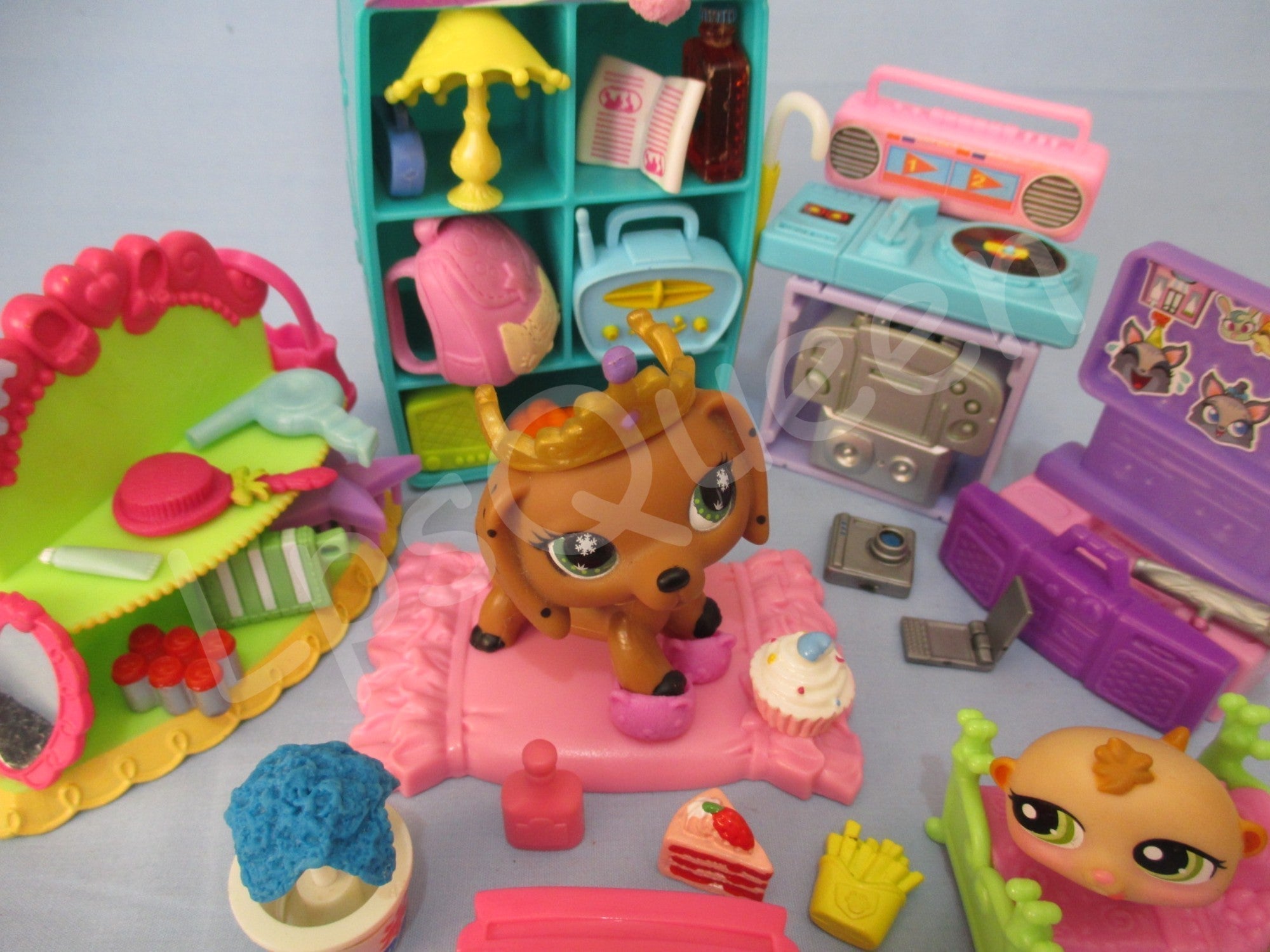 Littlest Pet Shop Lot of 12 Random Lps Compatible Bedroom Accessories