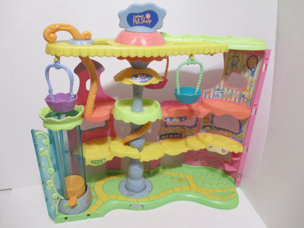 Newest Littlest Pet Shop round and round pet town